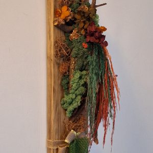 Tablou/decorațiune pe lemn masiv, cu licheni, hortensie și pampas-Pasărea paradisului-54x15cm